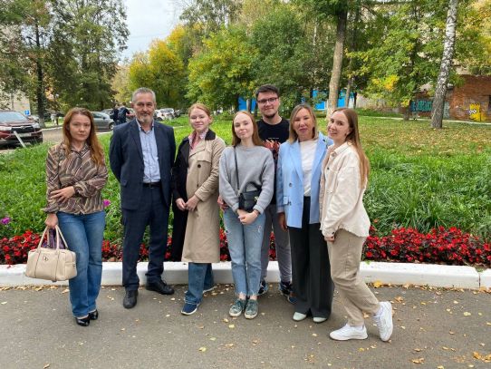 Выпускники с членами аккредитационной комиссии