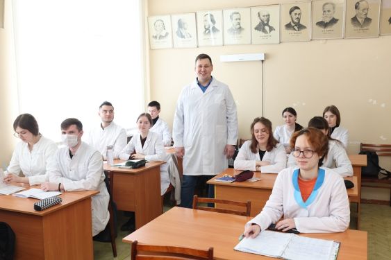 Иван Владимирович на занятии