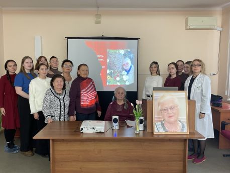 Коллектив кафедры с ординаторами и ветеранами кафедры